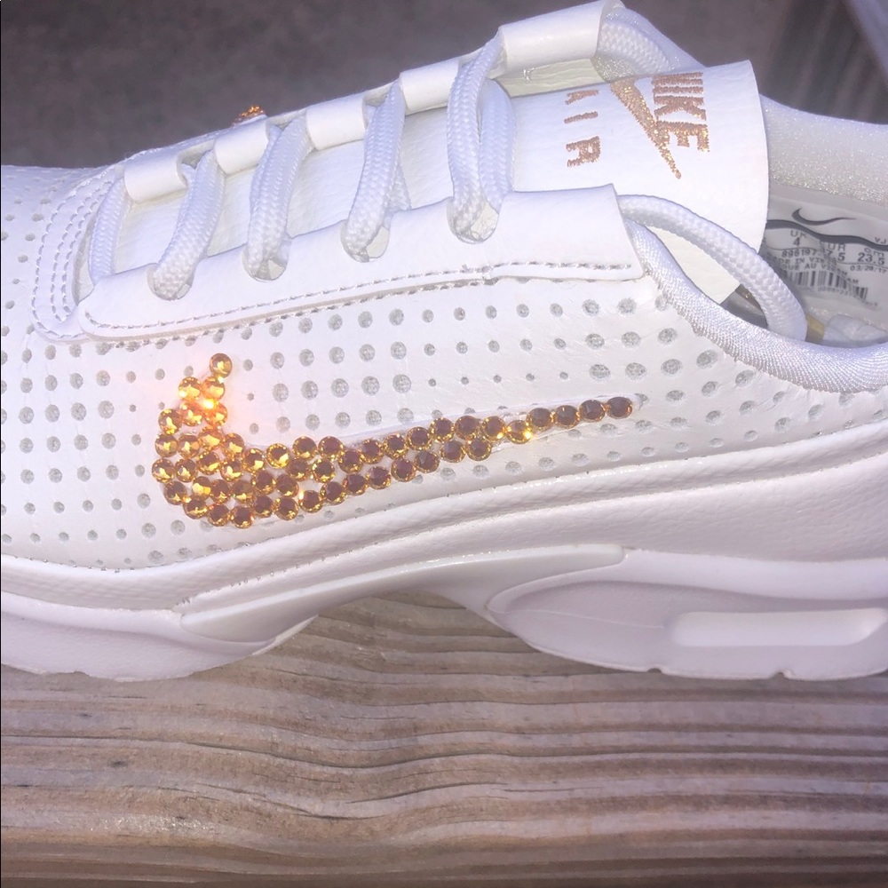 NWB Women’s Bedazzled Nike Size 6.5 - Picture 4 of 5